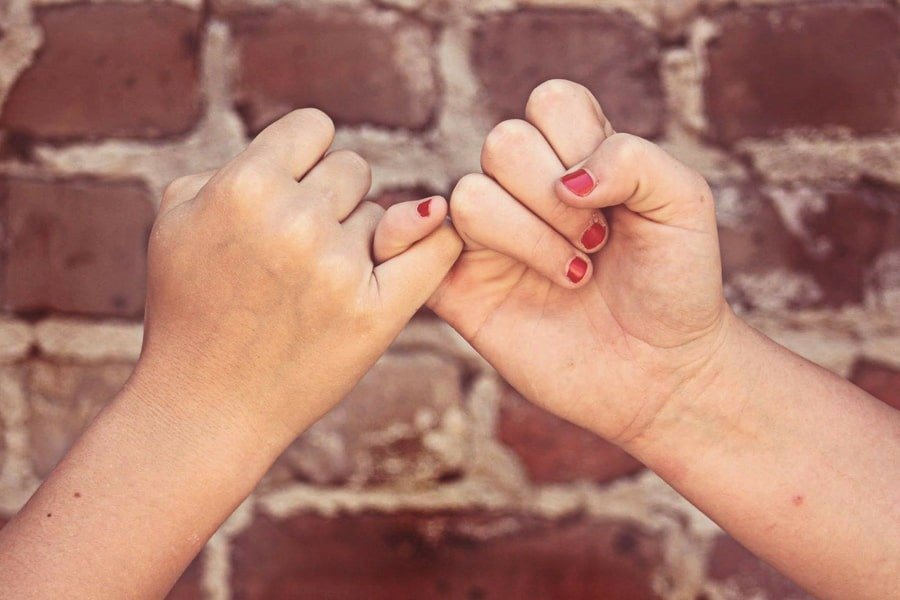 two friends finger crossed image